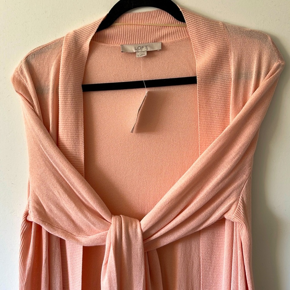 Loft-light weight pink/peach sweater.